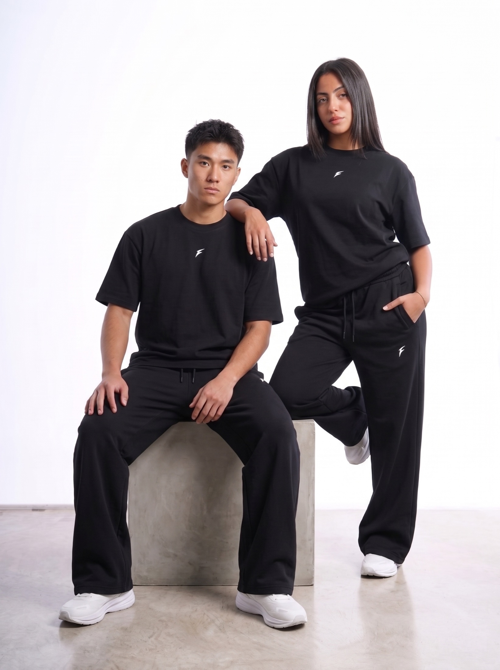 Modelos con siluetas negras de la colección STATE OF MIND
